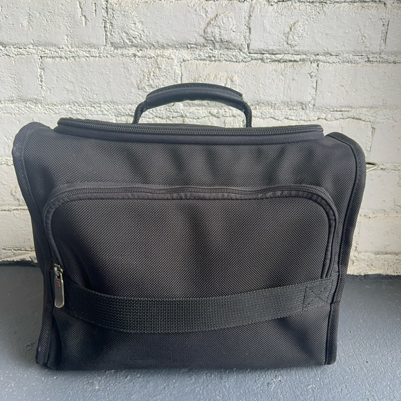 Swiss Army black travel bag. - Picture 10 of 15